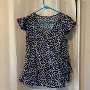 Old Navy blue floral blurred sleeve wrap blouse